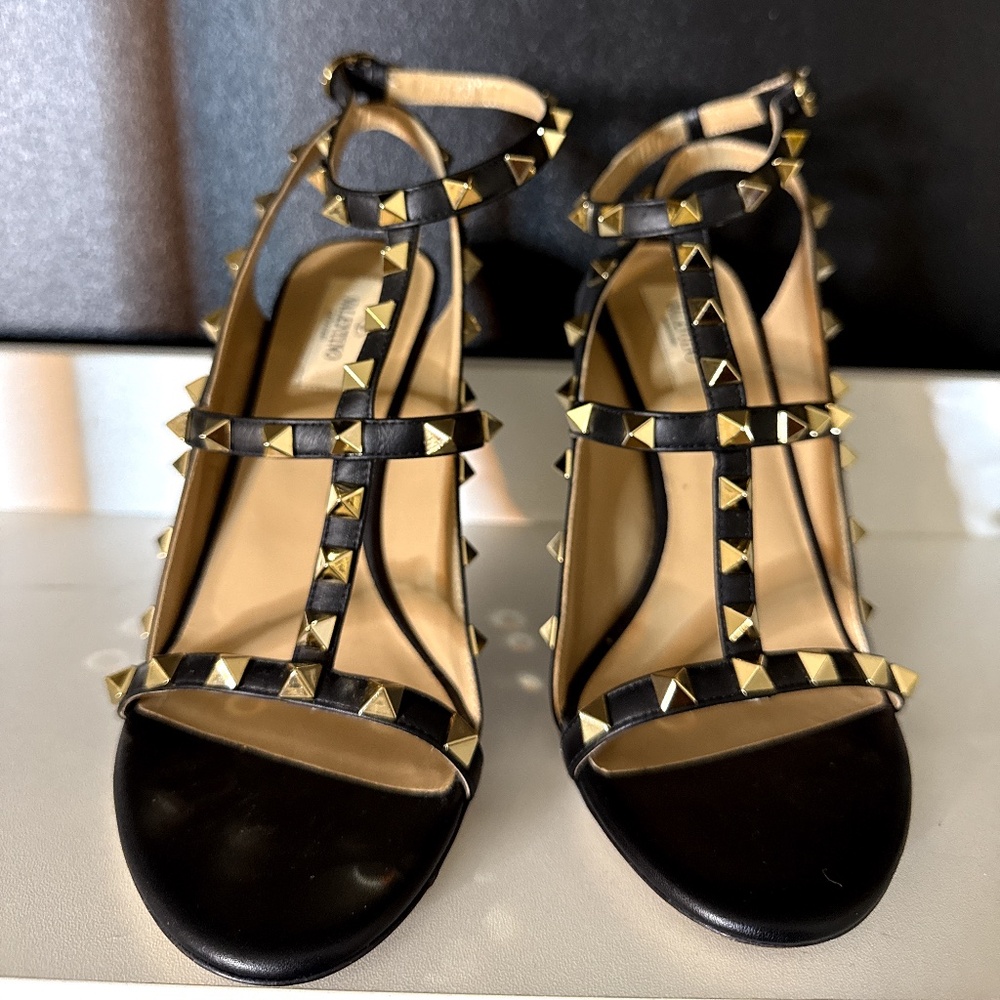Valentino Rockstud Leather Sandals – Black & Gold – Pre-Loved